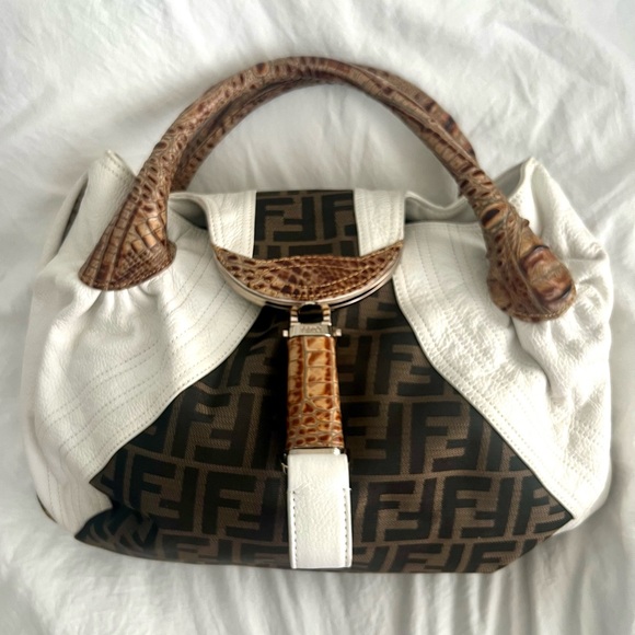 👑✅PRICE FIRM✅ Beautiful Large White and Brown Spy Bag - Picture 14 of 17
